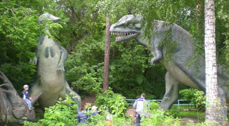 Скульптуры динозавров